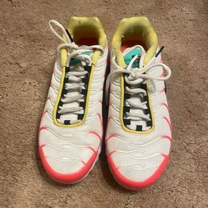 nike tennis shoes size 9